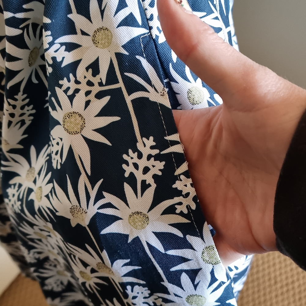 Handmade flared skirt drill fabric w/ flannel flowers navy white size m pockets - Picture 4 of 4